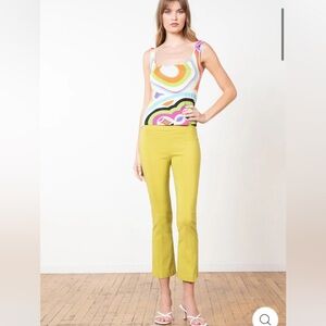 Avenue Montaigne Leo cropped flare pants in Acid Green. Size 4. NWT.